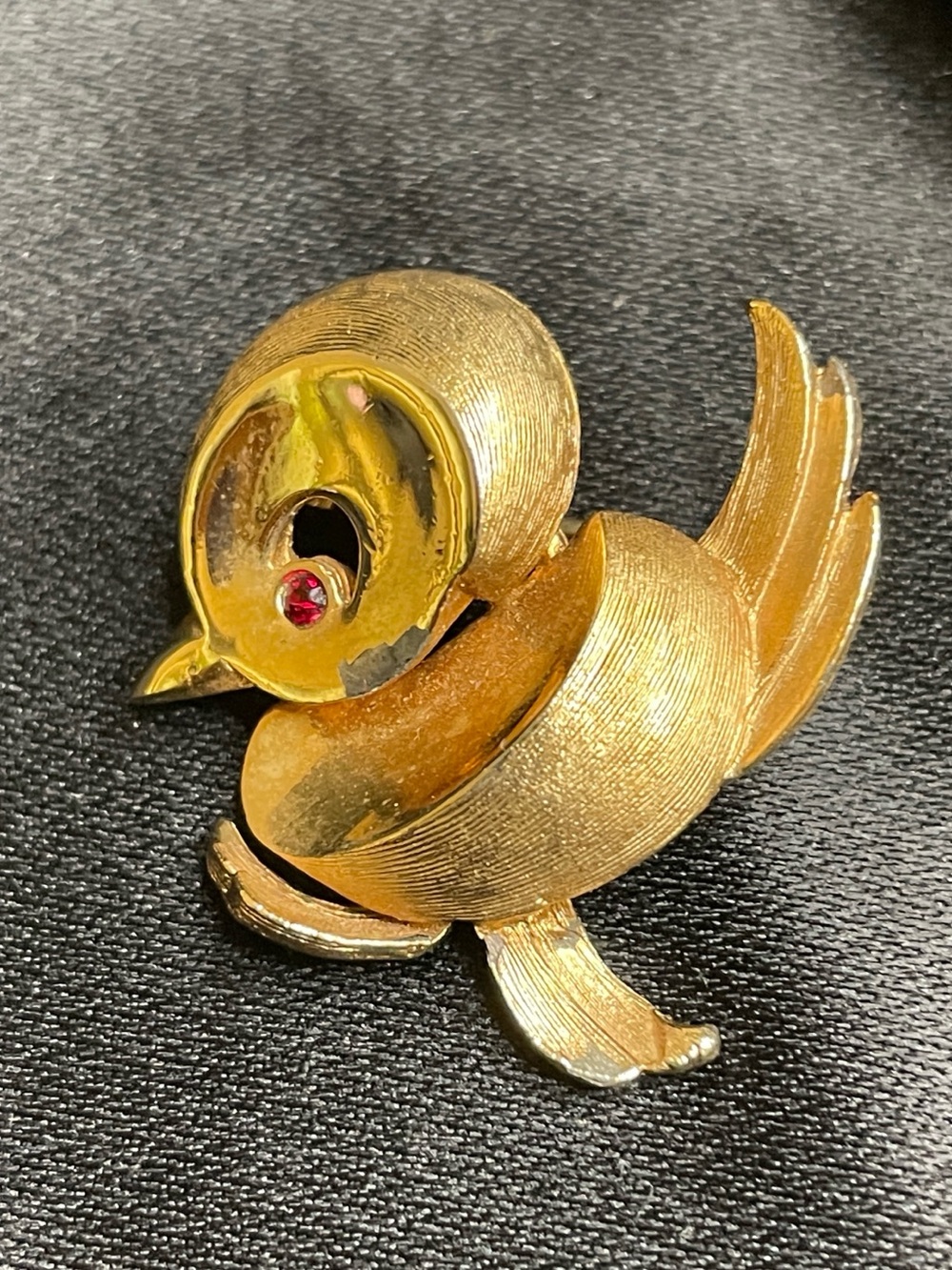 Vintage MARVELLA Gold Tone Sparrow Brooch with Red Rhinestone Eye